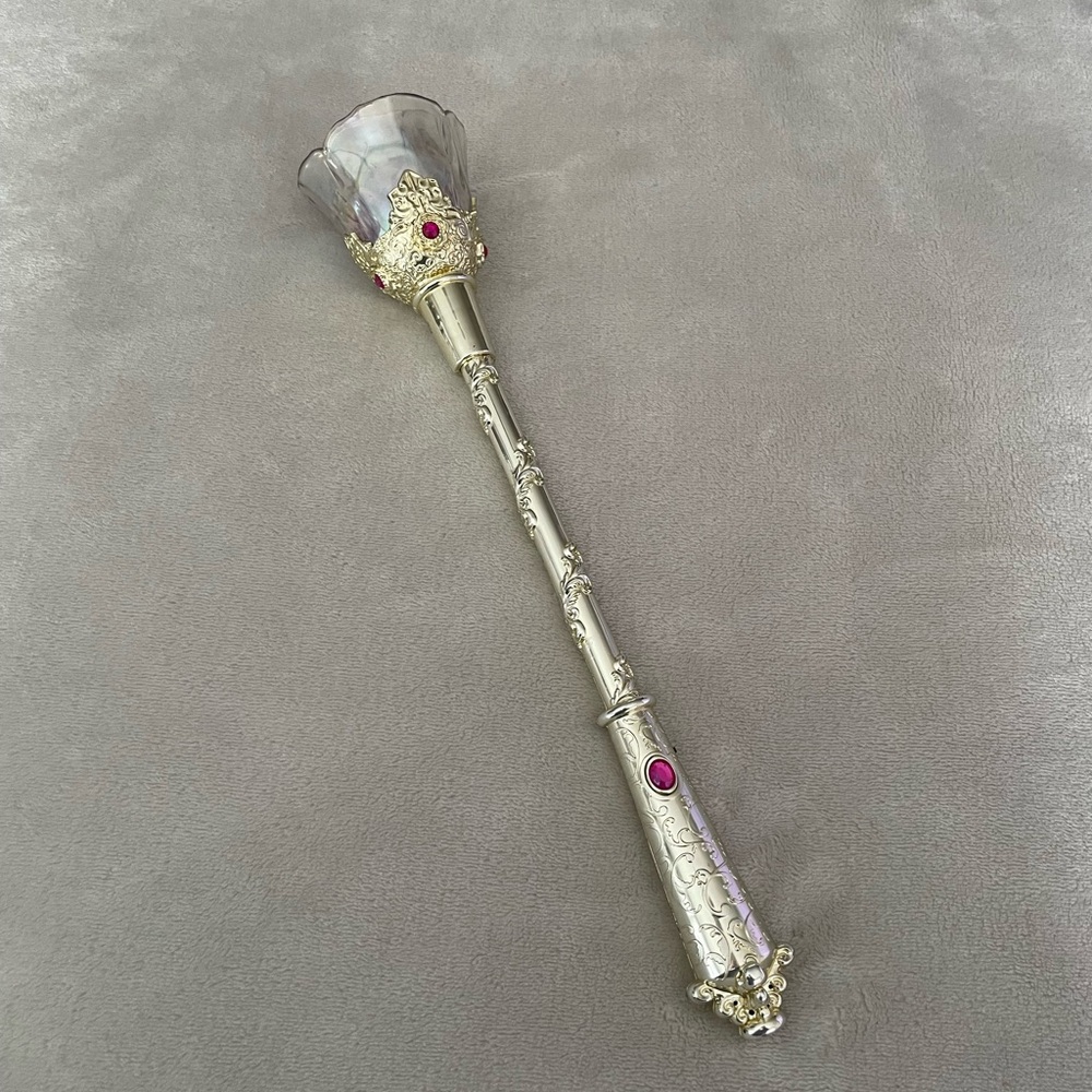 Disney Princess Wand makes noise and glows!!